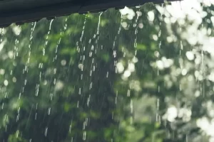 kourujen puhdistus estää tukokset ja kosteusvahingot