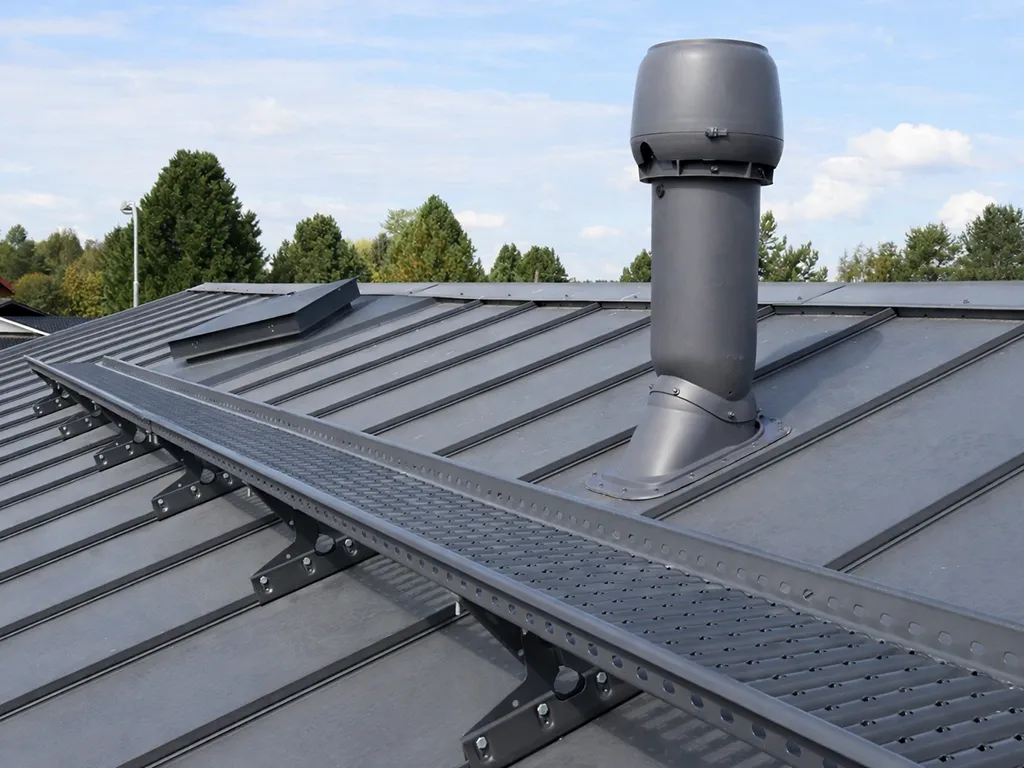 kattoturvatuotteet katon huoltotöihin asennettuna