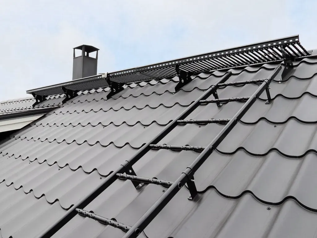 Kattotikas asennettuna katolle