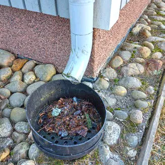 Rännien puhdistus 2 kertaa vuodessa